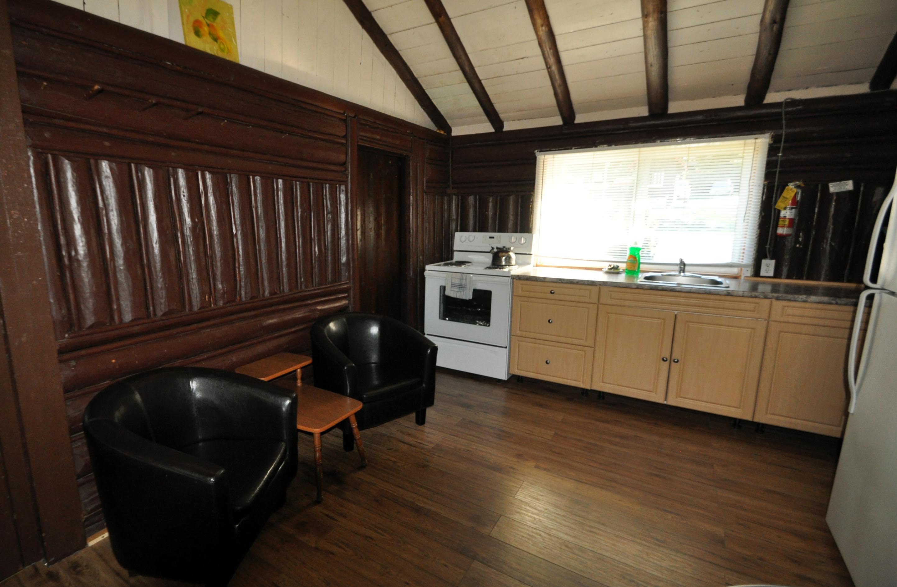 Cabin 5 - kitchen.