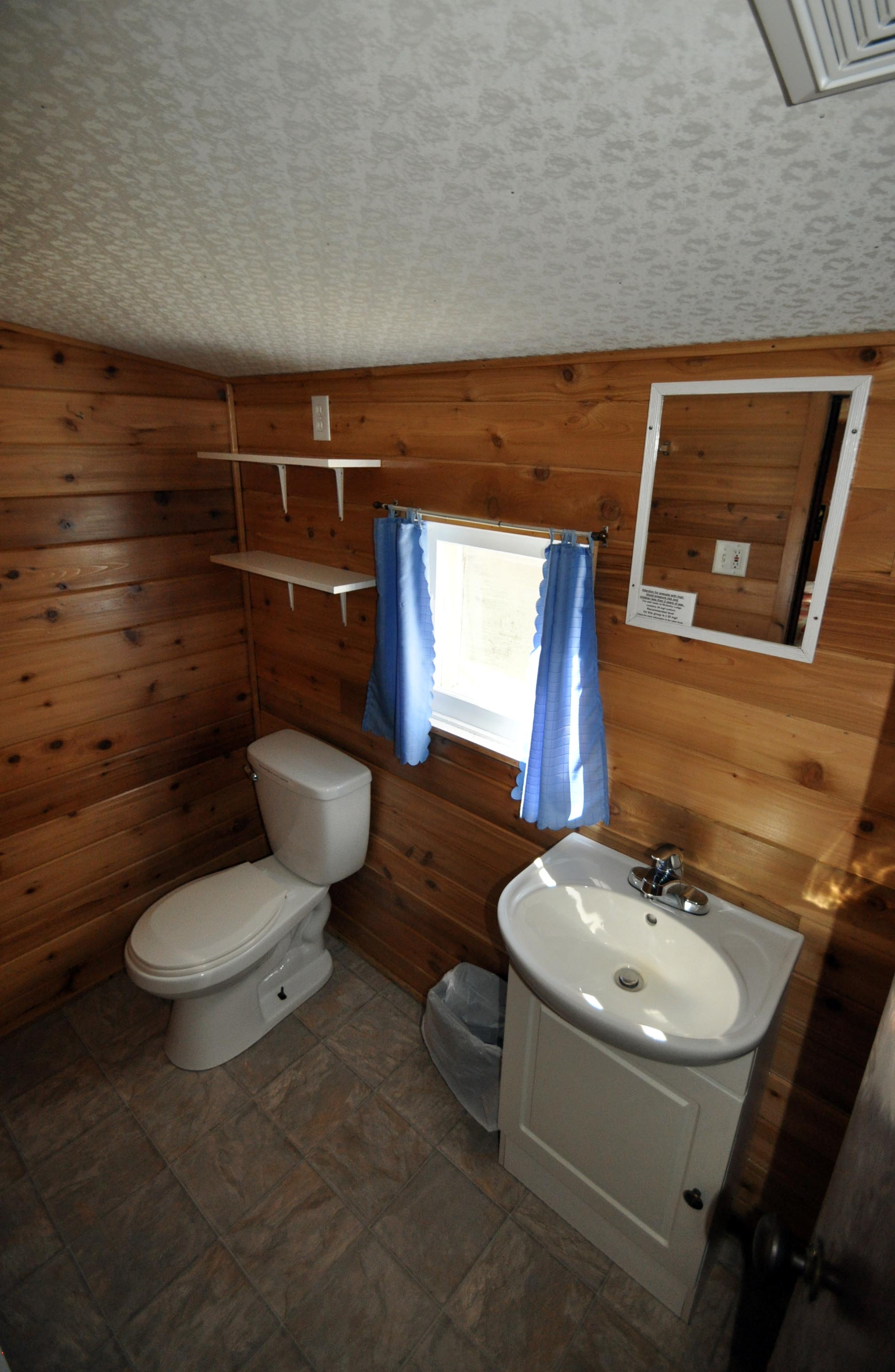 Cabin 6 - Bathroom.